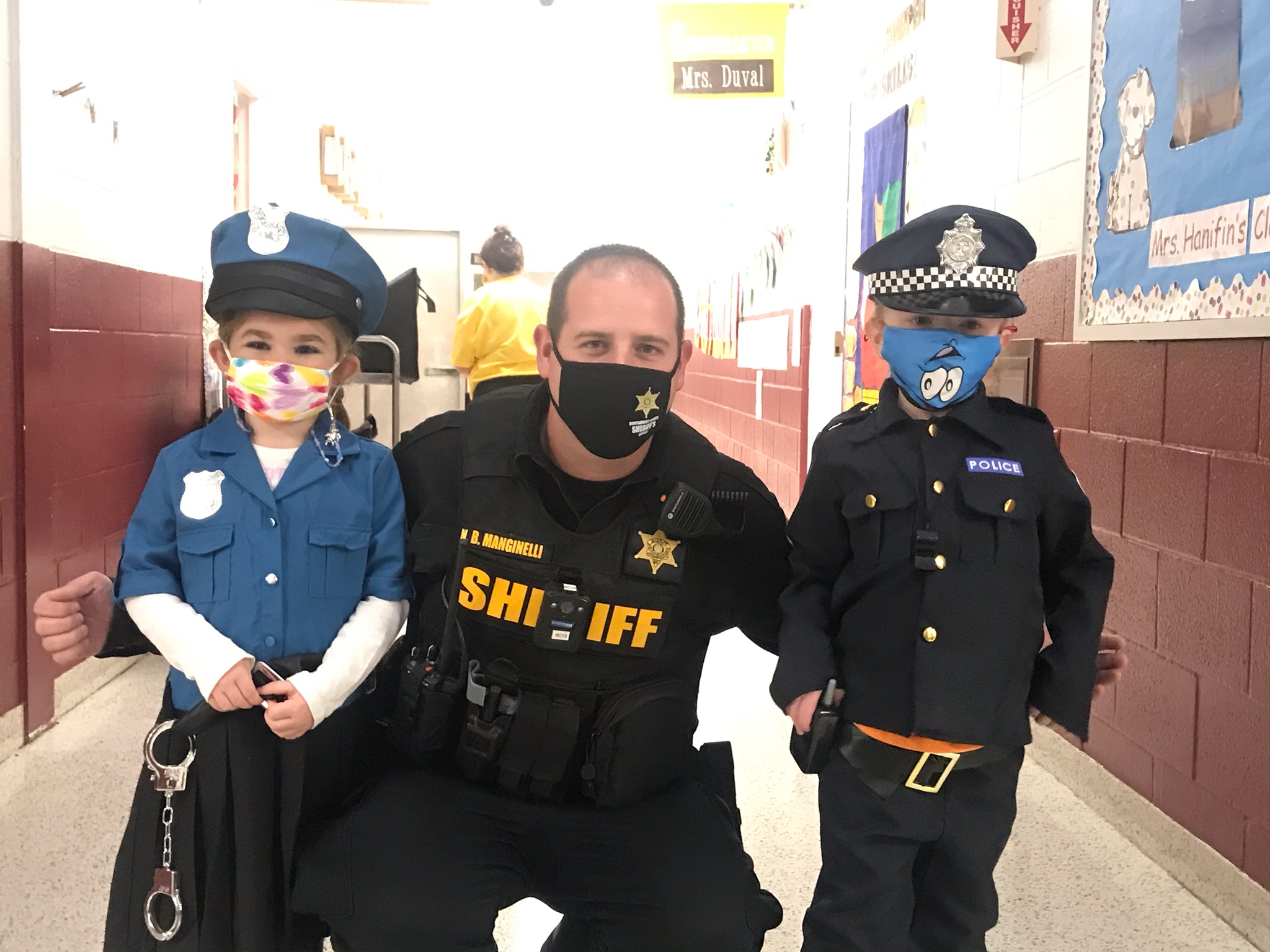 Sheriff's Office Unit with 2 children