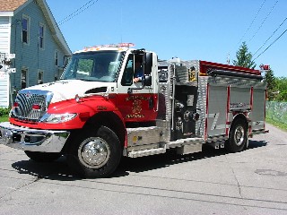 2005 International 1000 gpm/1000 gallon top mount engine - another angle